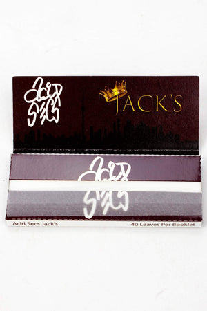 Ouvrir l&#39;image dans le diaporama, Acid Secs Jack&#39;s Rolling Papers - Packs
Acid Secs Productions Inc.
The Acid Secs Jack&#39;s Rolling Papers are Ultra-Thin Rice Rolling Papers. They are 78mm x 54mm, 13gsm, 40 leaves per pack.
1-1/4, 100 bucks, 100 dollar, 100% silver, 24K, 24K gold, 24K Gold Rolling Papers, 420, Accessories, accessory, Acid Productions Inc, Acid Secs, Acid Secs Jack&#39;s, Acid Secs King&#39;s, Acid Secs Productions, addicted, apple pie, banana, birthday, blunts, Bundles, cannabis, cigars, clear, cream, dollar, dollar bill, filter, fla
